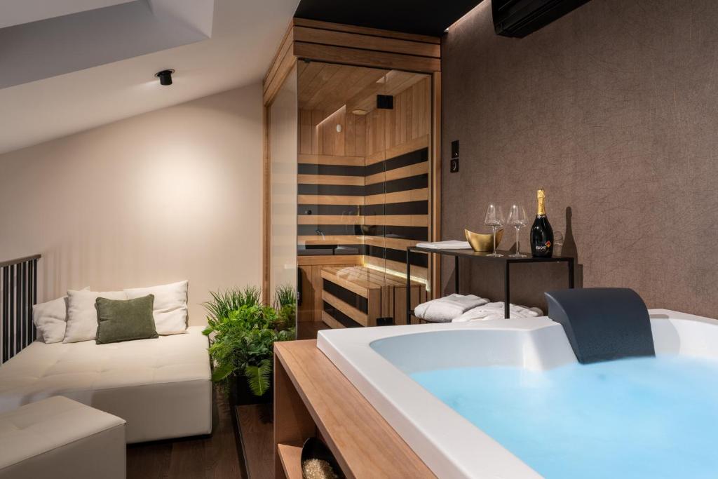DeGrassi Boutique Garni Hotel Izola Primorska z Jacuzzijem in Savno