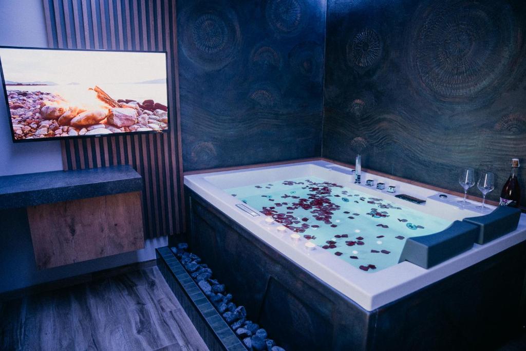 Jacuzzijem Villa Sunset Pool & Spa Apartments Primorska