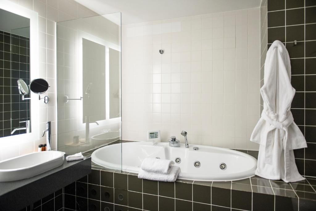 Safir Hotel Casino z Jacuzzijem v Sobi Primorska